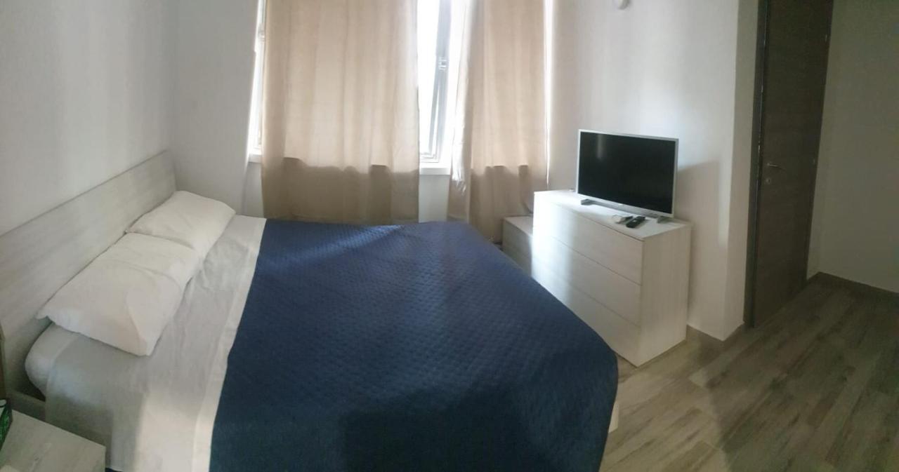 B&B Carmela La Spezia Bagian luar foto